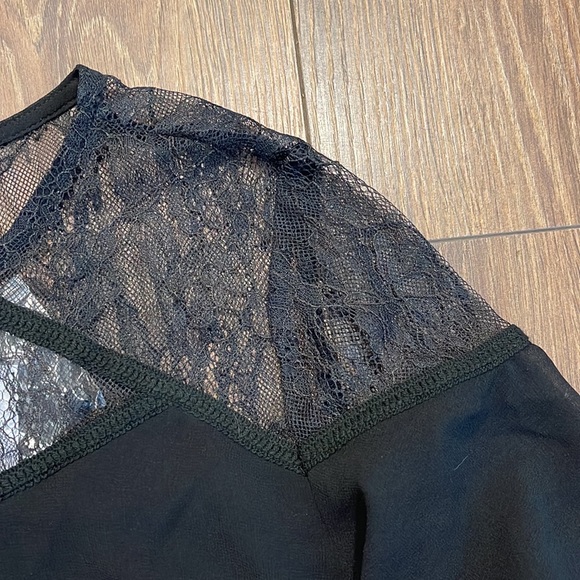 Lace shoulder top - Picture 3 of 3